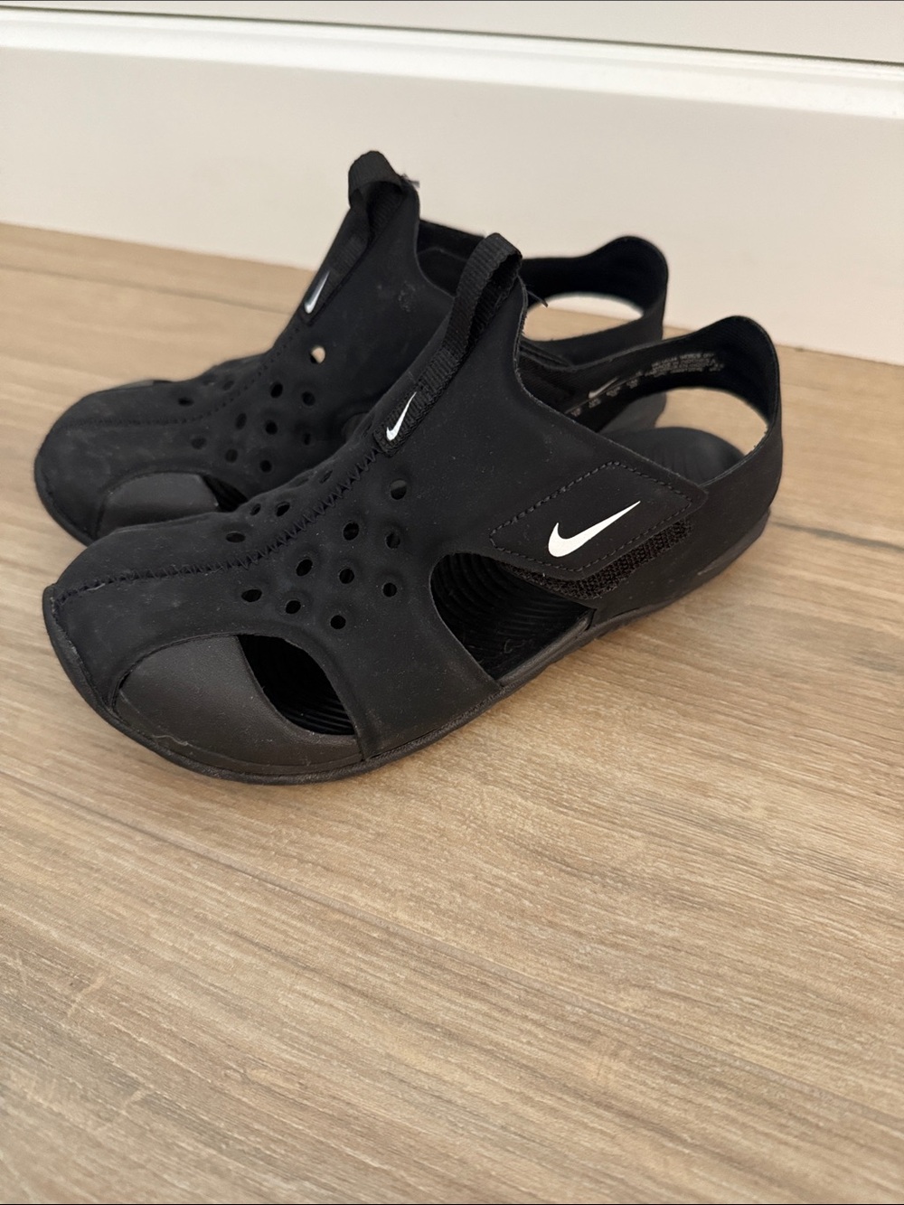 Nike Sunray Kids Black Open-Toe Water Sandals with Velcro Strap